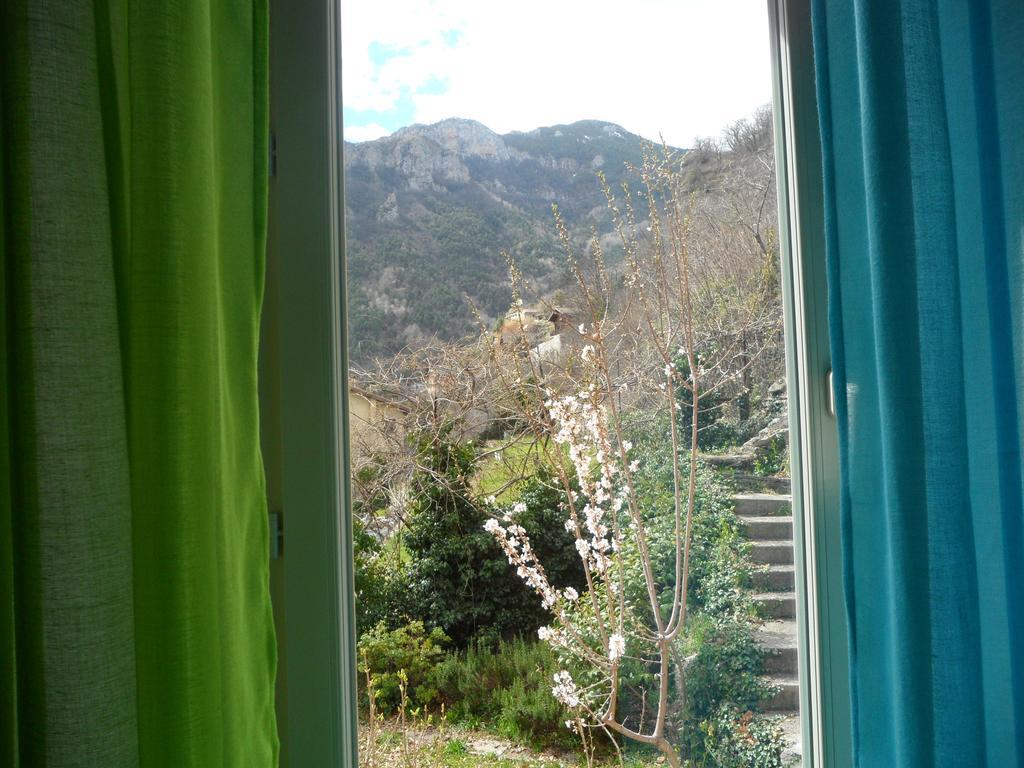 Chambres D'Hotes Casa Sylvana Saint-Dalmas-de-Tende Δωμάτιο φωτογραφία
